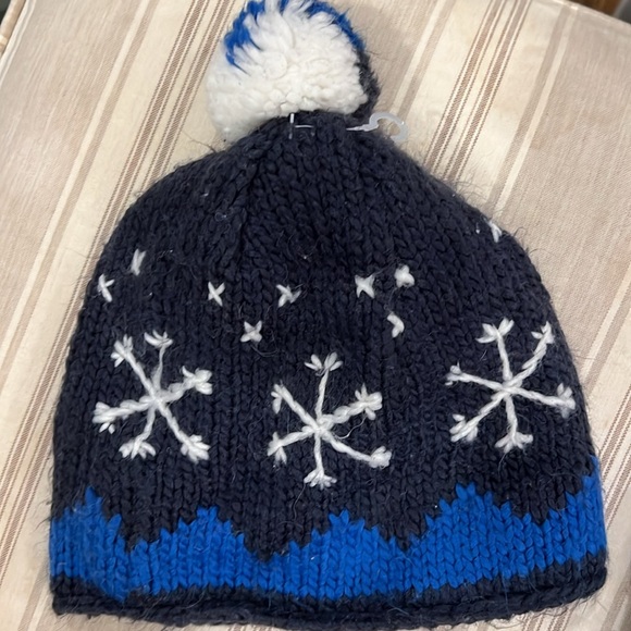 L.L. Bean hat and turtle fur fleece mittens - Picture 2 of 6